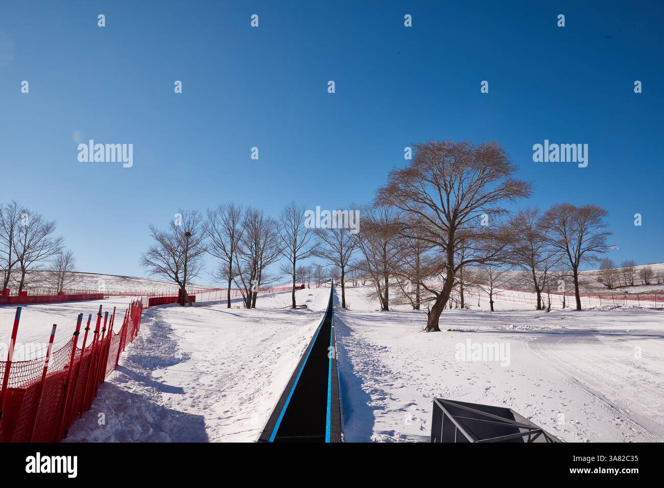 Station de ski supérieure avec filet de sécurité rouge Banque D'Images