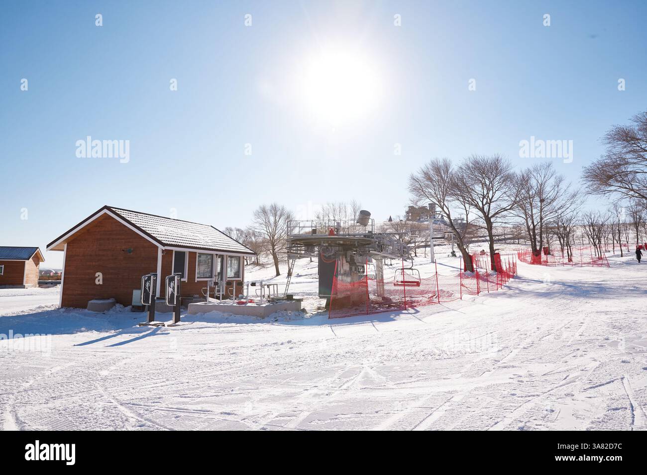 Station de ski supérieure avec filet de sécurité rouge Banque D'Images