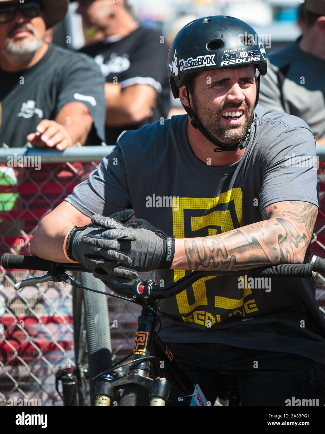 20 avril 2013 - Monterey, Californie, États-Unis - JOSH HULT de Redline reprend son souffle entre les manches de l'événement Speed & style au Sea Otter Classic 2013 près de Monterey. (Crédit image : © Mike Albright/ZUMAPRESS.com) Banque D'Images
