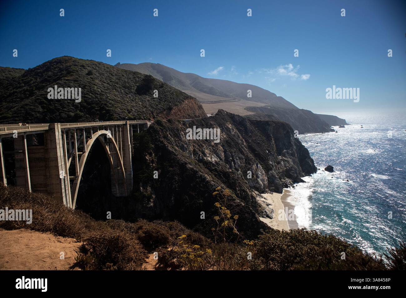 Bixby Creek Bridge enjambe canyon, plage Pacifique, Big sur, Californie Banque D'Images