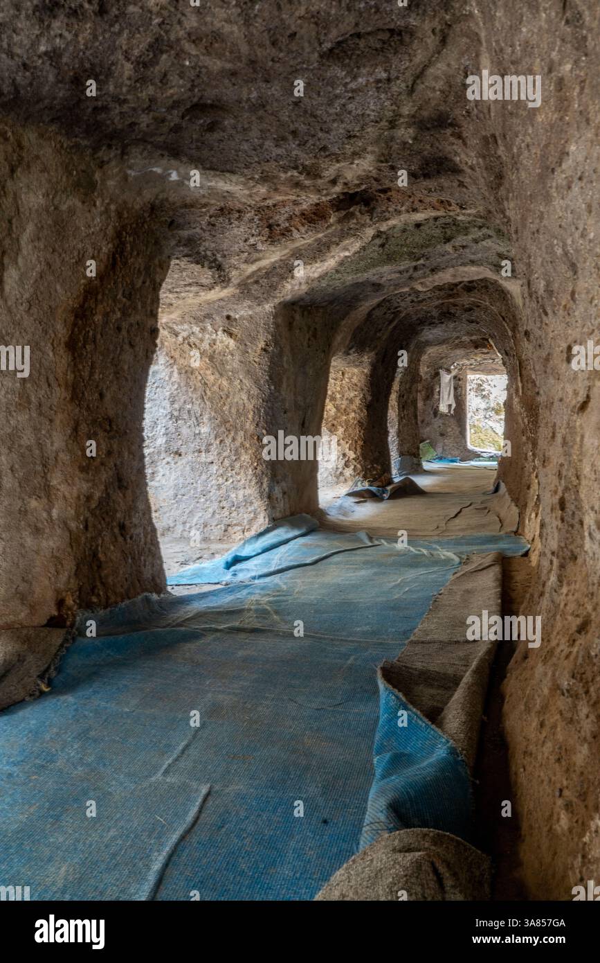 Ethiopie, sous l'entrée au sol de l'église monolithique roc-Hewen d'Adadi Mariam. Banque D'Images
