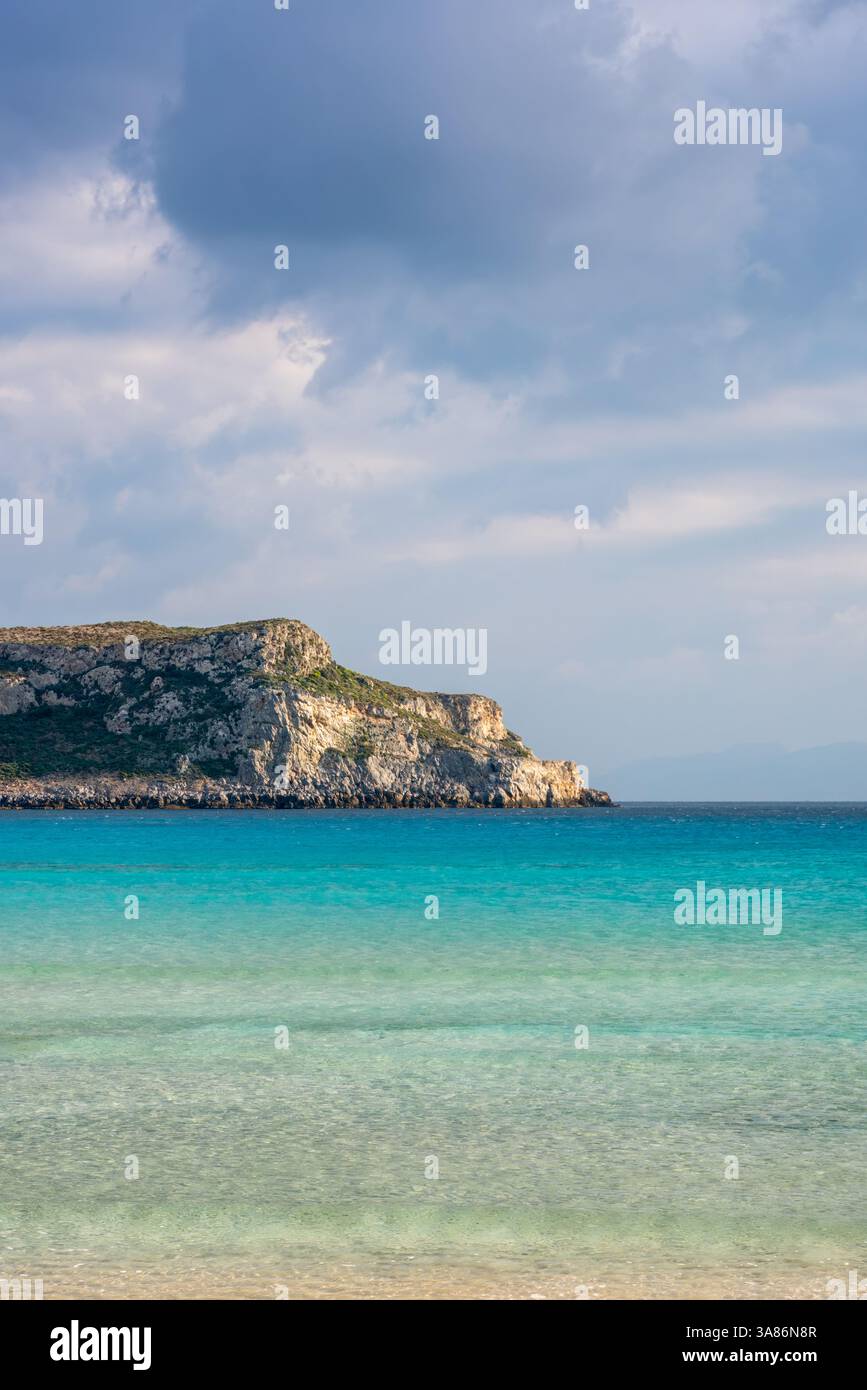 Plage de Simos sur l'île d'Elafonisos au coucher du soleil, Grèce Banque D'Images