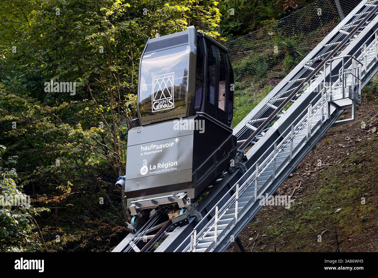 Le nouvel ascenseur des thermes utilisant un système à base d'eaux usées, Saint Gervais, haute-Savoie, France Banque D'Images