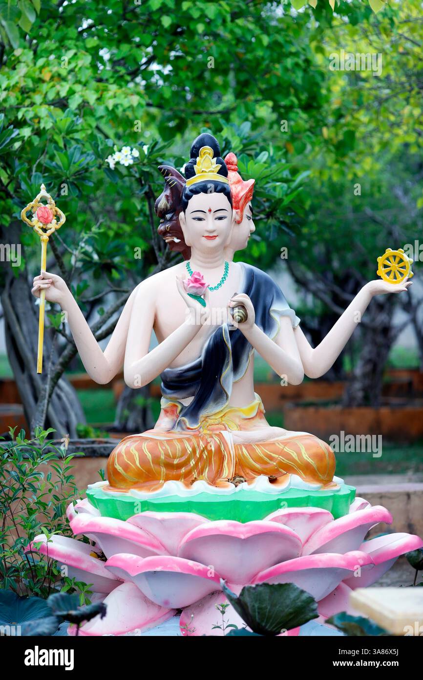 Temple bouddhiste Quan am Phat Dai, Quan am (Quanyin) (Bodhisattva de la compassion) (Déesse de la Miséricorde), bac lieu, Vietnam Banque D'Images