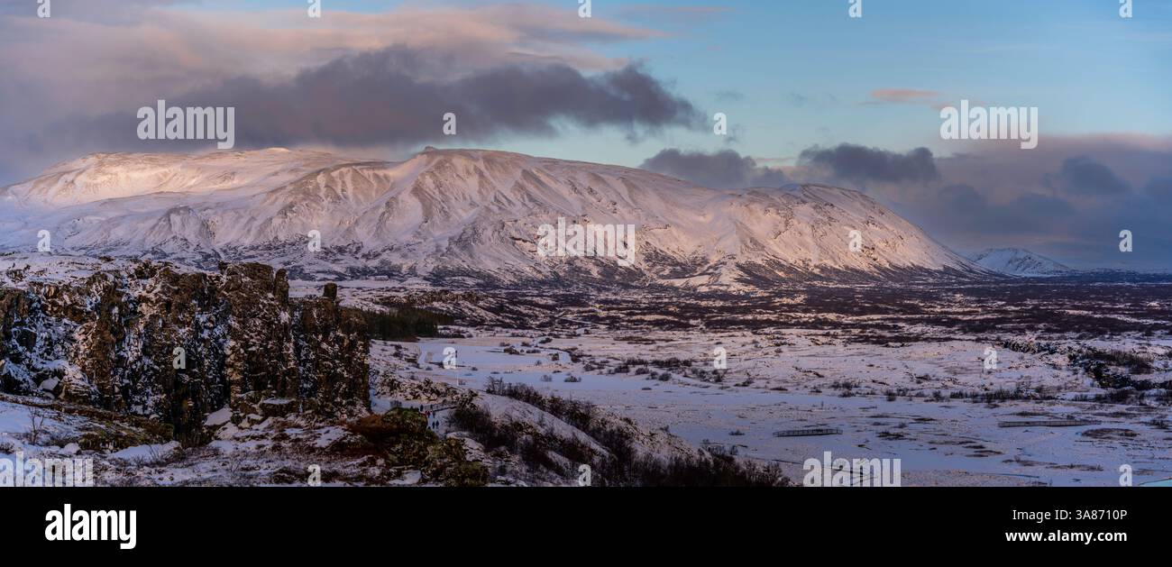 Dérive continentale entre les plaques tectoniques nord-américaines et eurasiennes, Parc National de Thingvellir, UNESCO, en hiver, région Ouest, Islande Banque D'Images