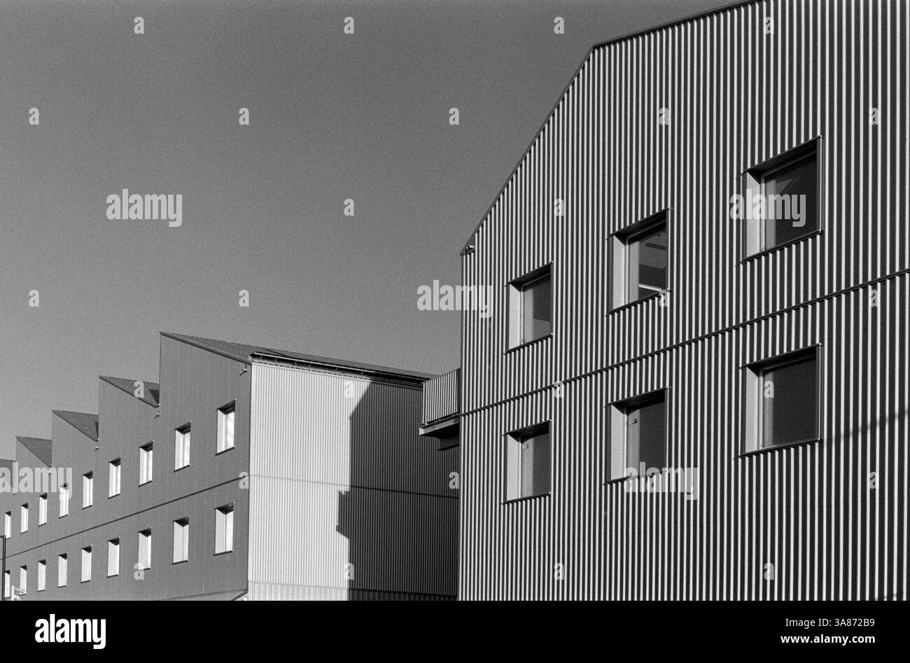 Nouveaux bâtiments d'entrepôt dans Harringay Warehouse District, Londres Royaume-Uni, en monochrome Banque D'Images