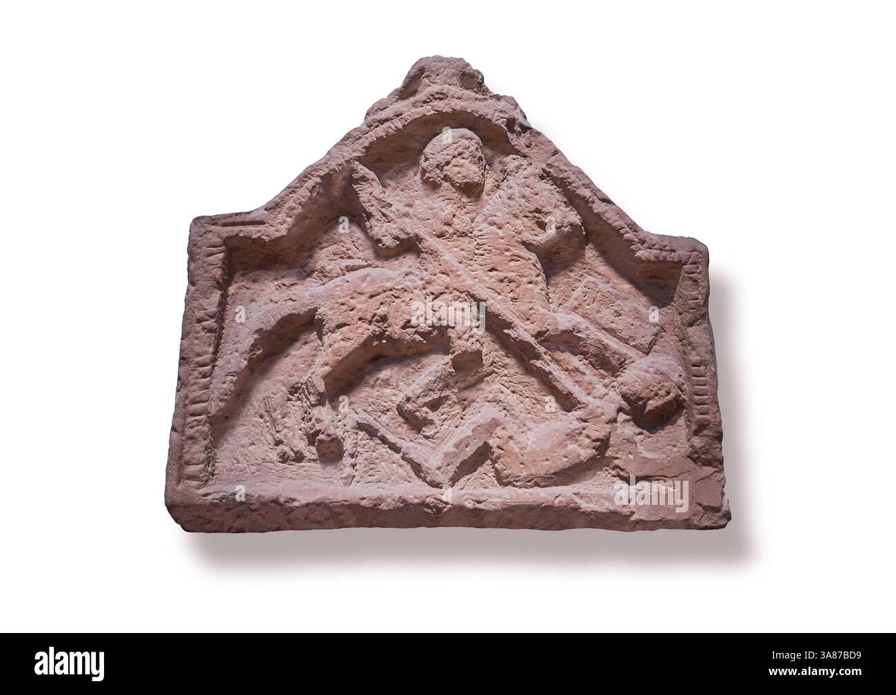 Registre supérieur d'une pierre tombale militaire romaine du cavalier romain, le représentant empalant un ennemi déchu. 2nd cent AD Kirkby Thore, Cumbria, Angleterre Banque D'Images
