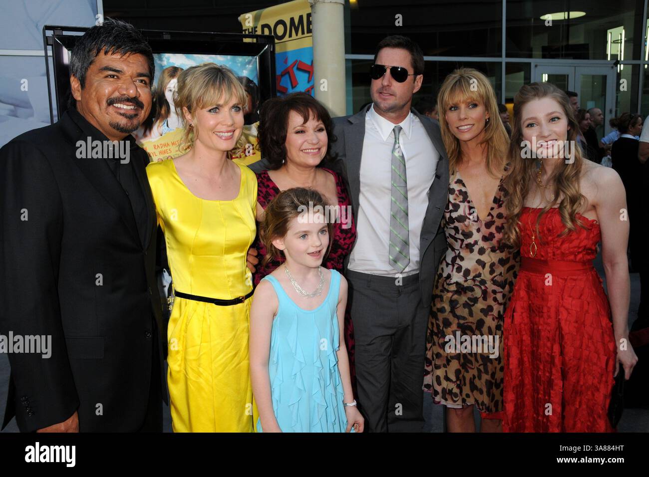 7 août 2008 - Hollywood, CA, États-Unis - 07 août 2008 - Hollywood, Californie - George Lopez, Radha Mitchell, Morgan Lily, Adriana Barraza, Luke Wilson, Cheryl Hines et Rachel Seiferth. ''Henry Poole est ici'' première de Los Angeles au Arclight Theatre. Crédit photo : Byron Purvis/AdMedia Banque D'Images