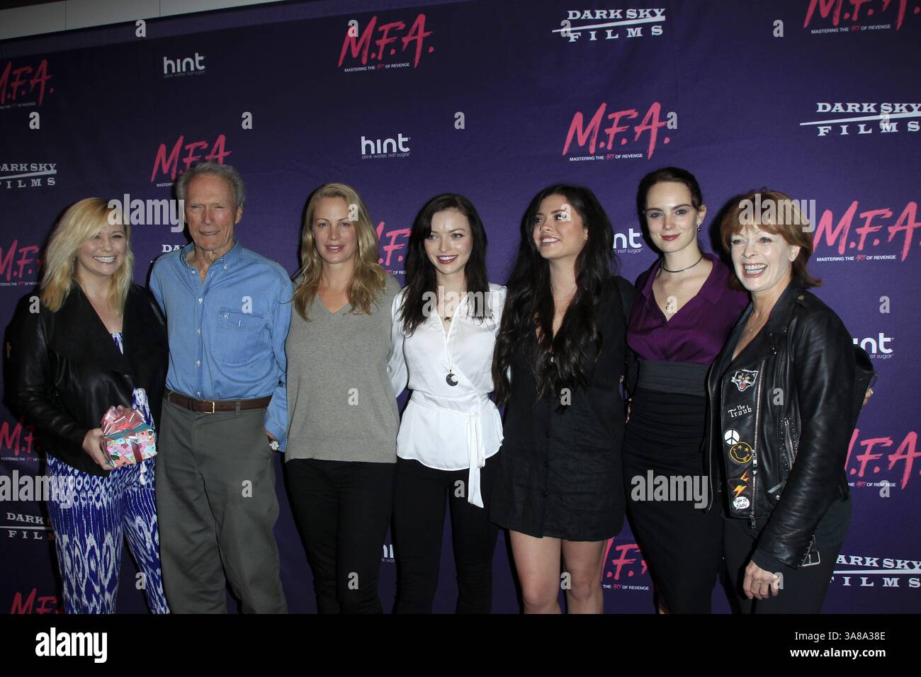 2 octobre 2017 - West Hollywood, CA, USA - LOS ANGELES - OCT 2 : Kathryn Eastwood, Clint Eastwood, Alison Eastwood, Francesca Eastwood, Morgan Eastwood, Graylen Eastwood, Frances Fisher à la première de ''M.F.A.'' au London West Hollywood le 2 octobre 2017 à West Hollywood, CA (crédit image : © Kathy Hutchins via ZUMA Wire) Banque D'Images