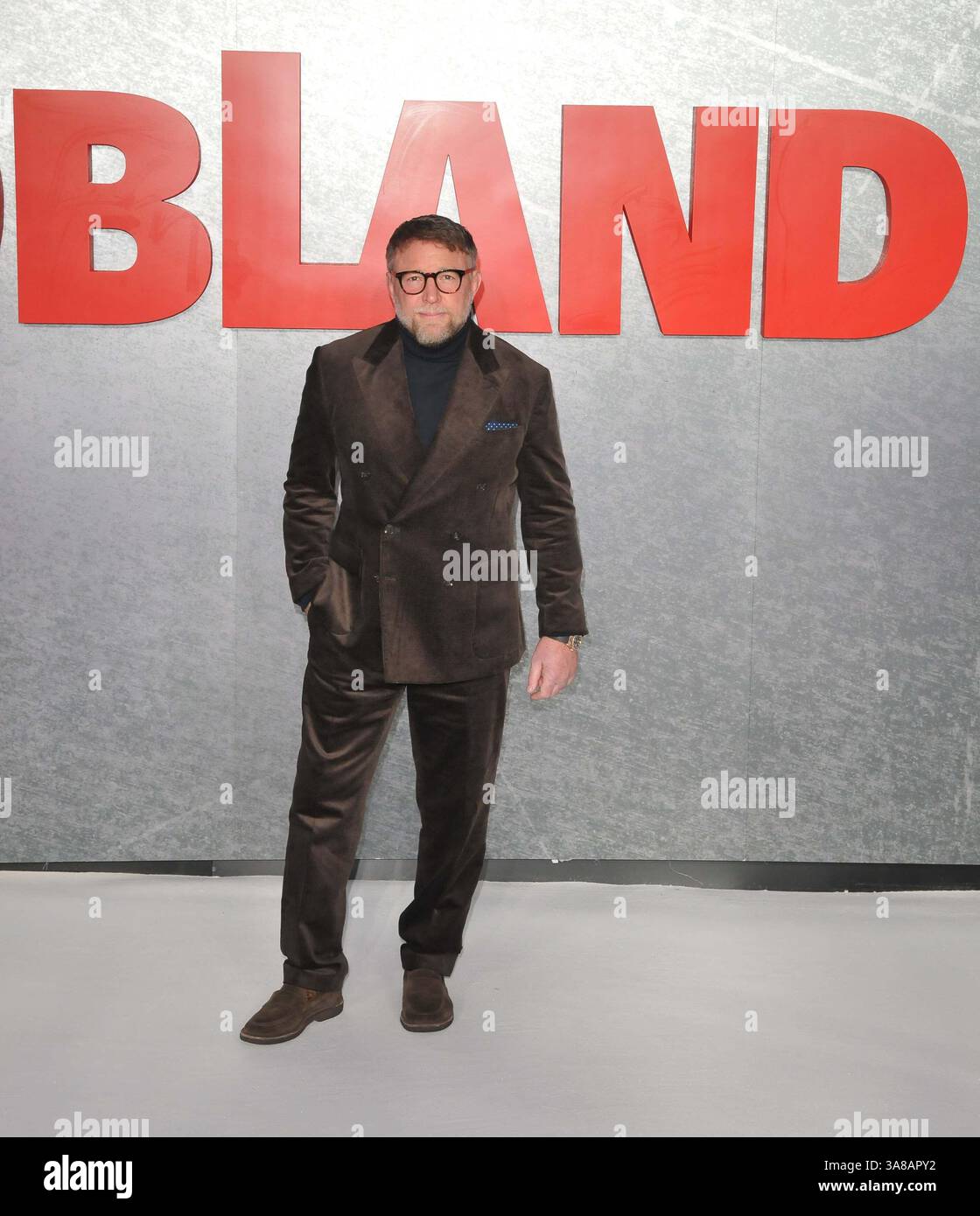 Londres, Royaume-Uni. 27 mars 2025. Guy Ritchie à la première mondiale de MobLand, Odeon luxe Leicester Square, Leicester Square, le jeudi 27 mars 2025 à Londres, Angleterre, Royaume-Uni. CAP/CAN © CAN/Capital Pictures crédit : Capital Pictures/Alamy Live News Banque D'Images
