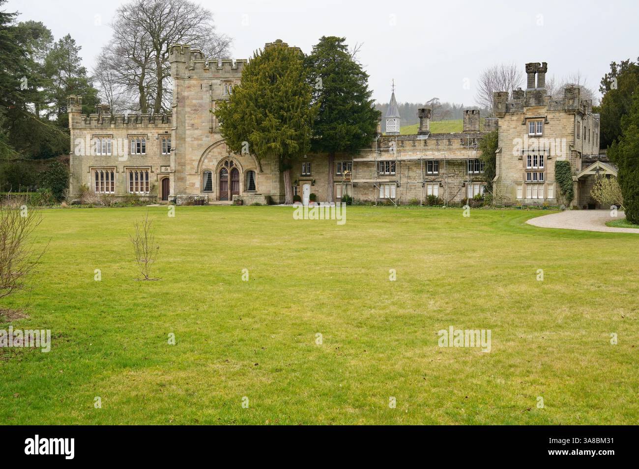 Bolton Abbey Hall. Construit au XIVe siècle et agrandi en 1884. Maintenant une maison de vacances. Banque D'Images
