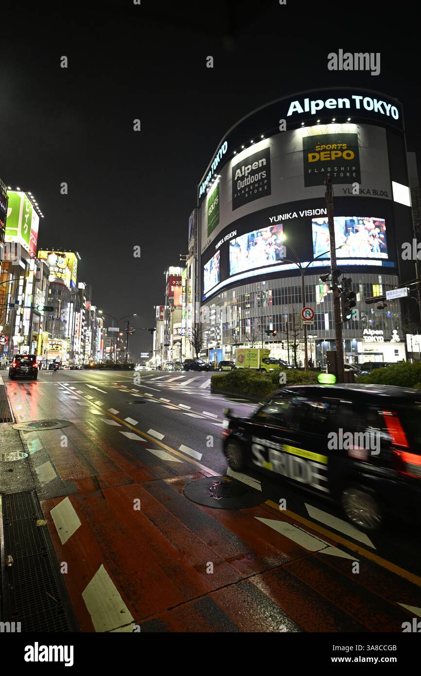 Scènes nocturnes à Kabukicho, Shinjuku, Tokyo, Japon – néons, vie nocturne et photographie de rue urbaine Banque D'Images