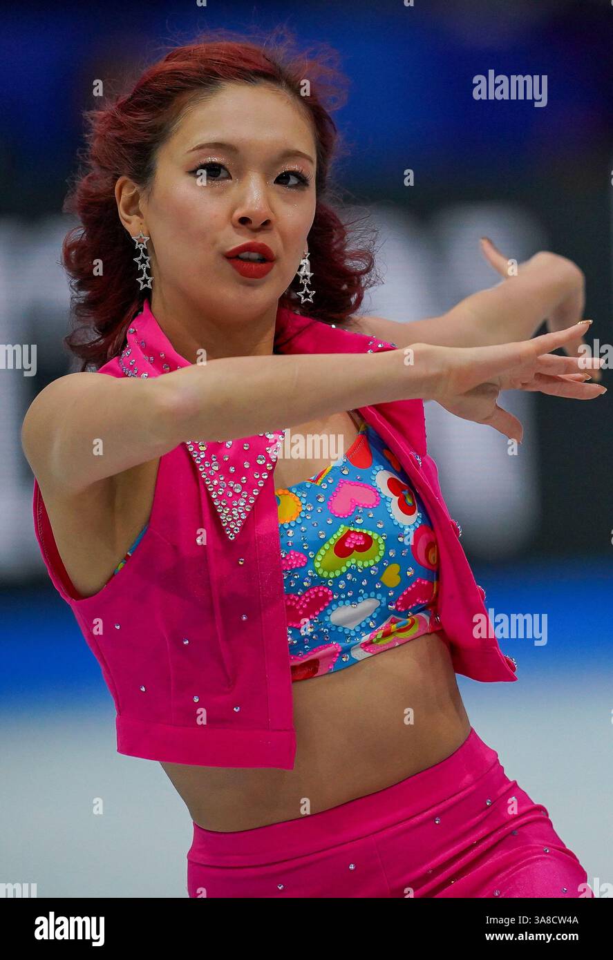 Boston, États-Unis. 28 mars 2025. Yuka Orihara, de Finlande, exécute le programme SIN the Ice Dance Rhythm Dance lors des Championnats du monde de patinage artistique de l’ISU qui ont eu lieu au TD Garden à Boston, le 28 mars 2025. Photo par Amanda Sabga/UPI crédit : UPI/Alamy Live News Banque D'Images