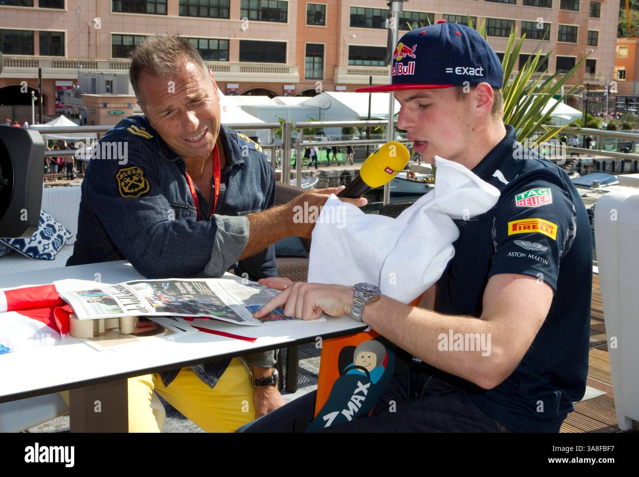 Monaco, Monte Carlo - 25 mai 2016 : Championnat du monde FIA de formule 1 avec Max Verstappen (Red Bull Racing) et l'animateur de RTL TV Kai Ebel Banque D'Images