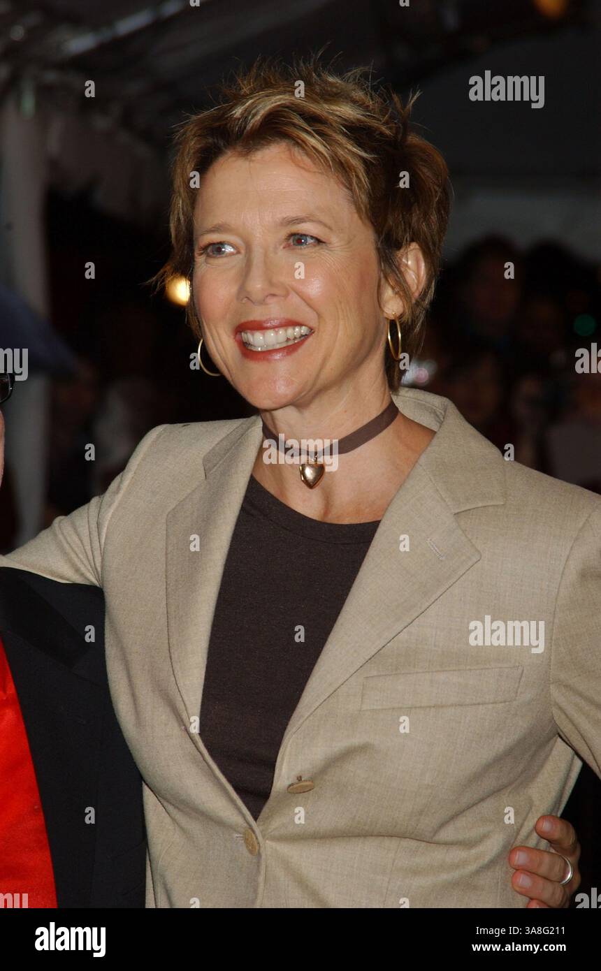 Le 16 septembre 2005 - Toronto (Ontario) - le 16 septembre 2005 - Toronto (Ontario) - Annette Bening. Festival du film de Toronto 2005 - première de MRS Harris au Roy Thompson Hall. Crédit photo : Laura Farr/AdMedia (crédit image : © Laura Farr/AdMedia via ZUMA Wire) Banque D'Images