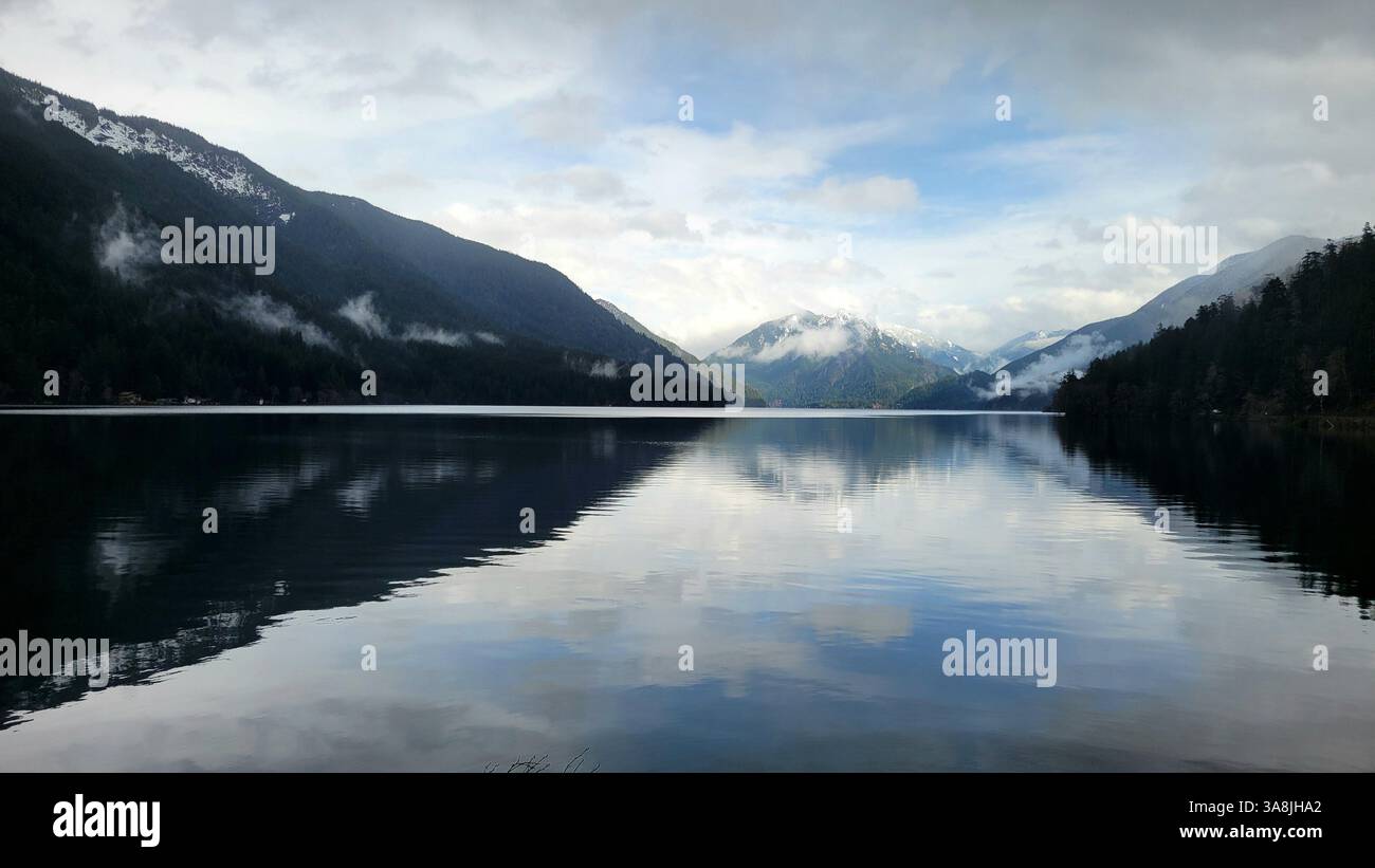 Crescent Lake à l'Olympic National Park Banque D'Images