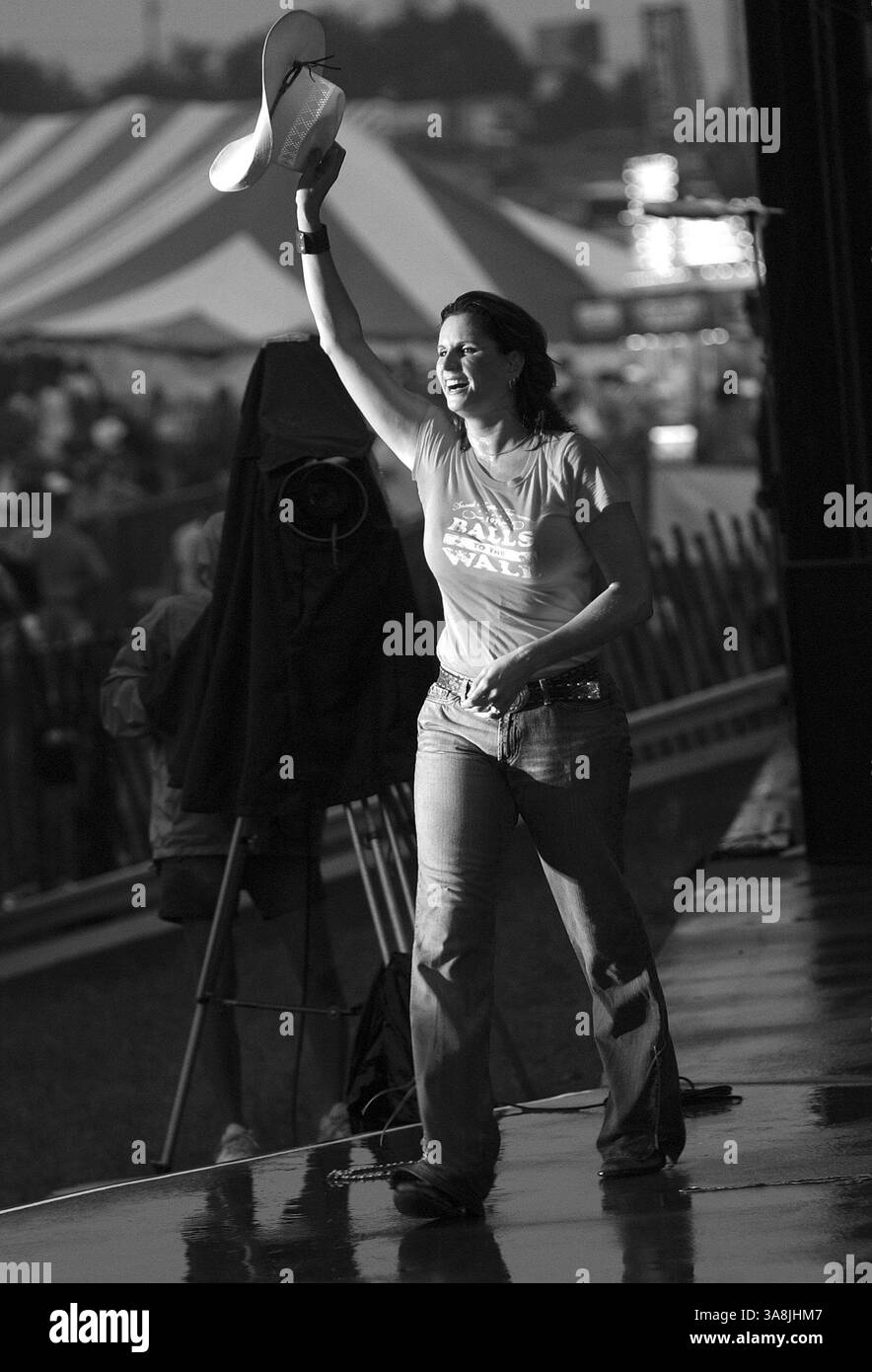 15 juillet 2005 - Morristown, OH, États-Unis - 15 juillet 2005 ; Morristown, OH, États-Unis ; L'artiste country TERRI CLARK se produit au 29E JAMBOREE IN THE HILLS 2005. Crédit obligatoire : photo de Jason Nelson/AdMedia (Â©) Copyright 2005 par Jason Nelson. (Crédit image : © Jason Nelson/AdMedia via ZUMA Wire) Banque D'Images