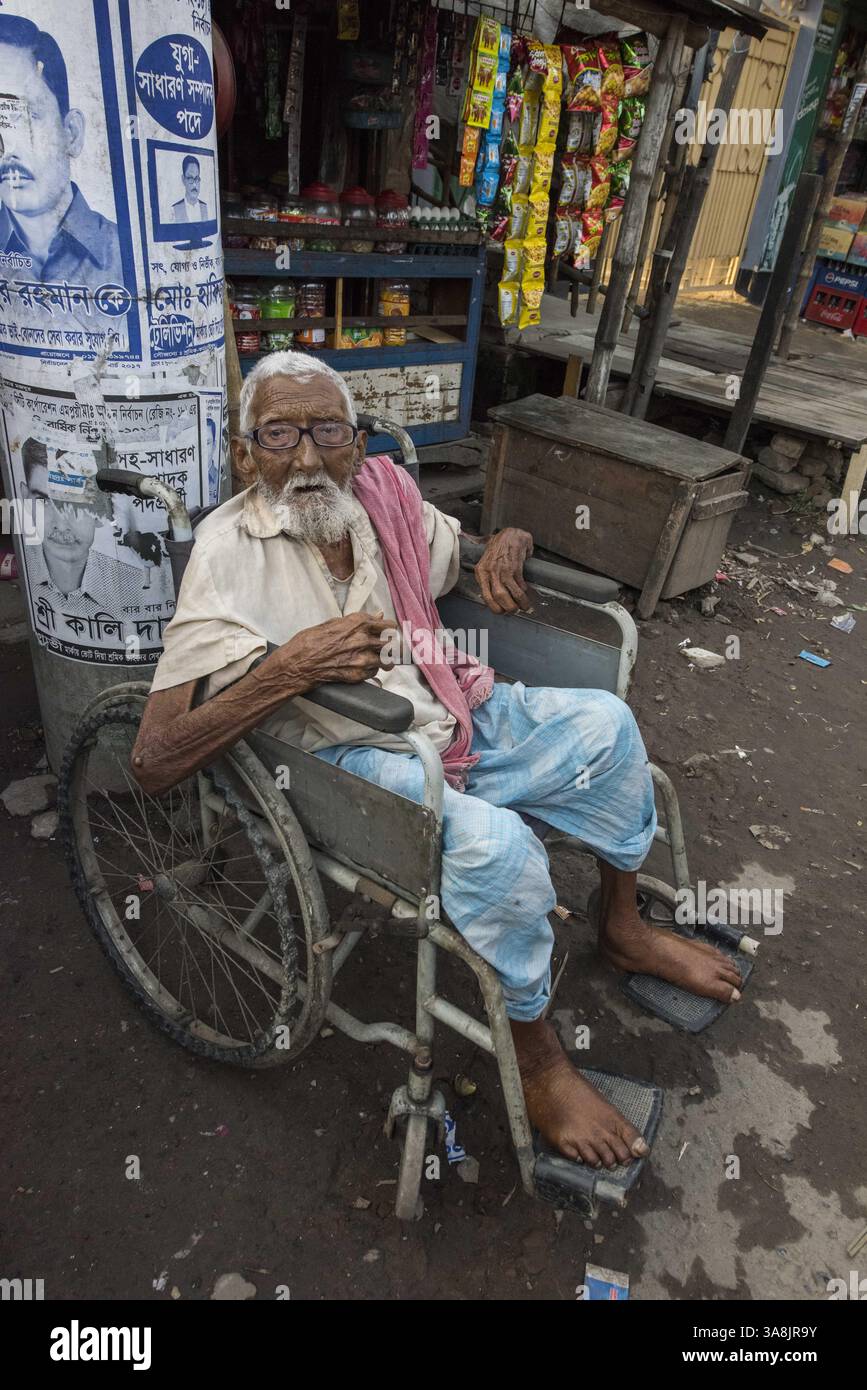 19 mars 2017 - Khulna, Khulna, Bangladesh - Bangladesh, Khulna, colonie de balayeuses Sonadanga. La plupart de ces personnes qui vivent dans ce bidonville sont des Dalits hindous, ou la caste intouchable travaillant comme balayeuses et nettoyeuses de toilettes. Il y a environ 5,5 millions de Dalits à travers le pays, ce sont les castes les plus négligées dans la société. (Crédit image : © Alison Wright via ZUMA Wire) Banque D'Images