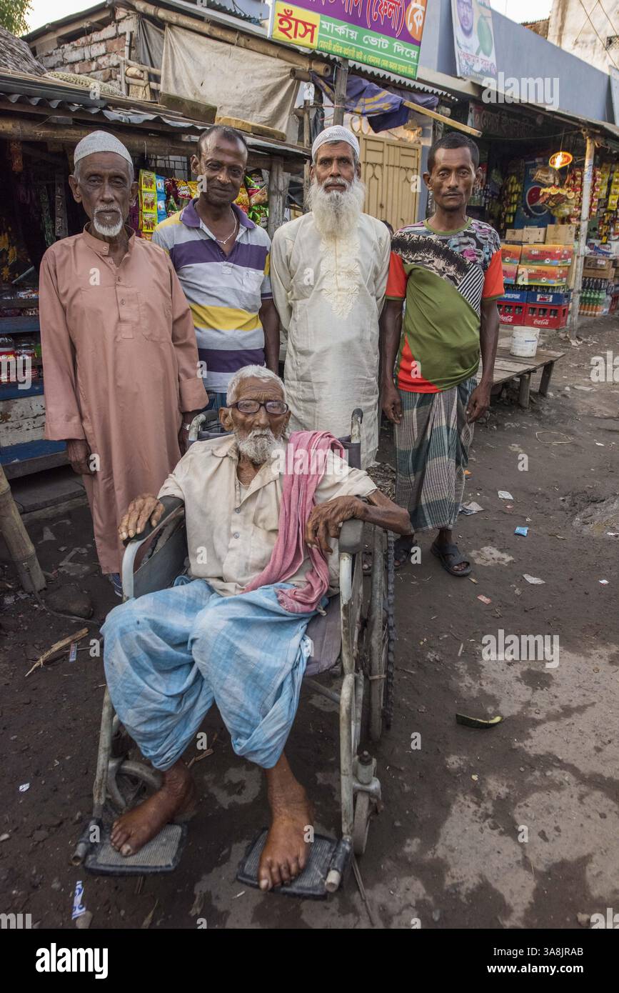 19 mars 2017 - Khulna, Khulna, Bangladesh - Bangladesh, Khulna, colonie de balayeuses Sonadanga. La plupart de ces personnes qui vivent dans ce bidonville sont des Dalits hindous, ou la caste intouchable travaillant comme balayeuses et nettoyeuses de toilettes. Il y a environ 5,5 millions de Dalits à travers le pays, ce sont les castes les plus négligées dans la société. (Crédit image : © Alison Wright via ZUMA Wire) Banque D'Images