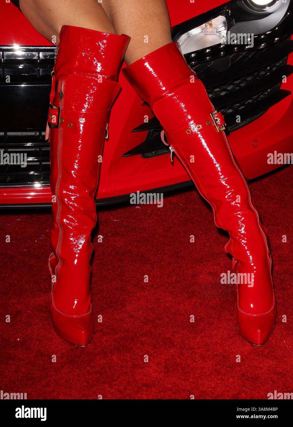 12 décembre 2008 - Hollywood, Californie, États-Unis - 11 décembre 2008 - Hollywood, CA - Lorielle Nouveau.'' LA. Direct Magazine présente la 2e édition annuelle Remember to Give Holiday Party'' Toy Drive, animée par Audrina Patridge aux deux. Crédit photo Kevan Brooks/AdMedia (crédit image : © Kevan Brooks/AdMedia via ZUMA Wire) Banque D'Images