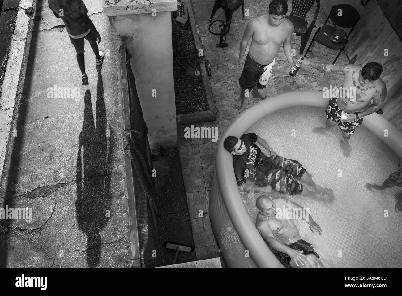 22 juillet 2017 - Rome, Rome, Italie - les rois latins profitent d'une petite piscine en plastique pendant une chaude journée d'été à Rome-Italie. (Crédit image : © Nicolas Enriquez via ZUMA Wire) Banque D'Images