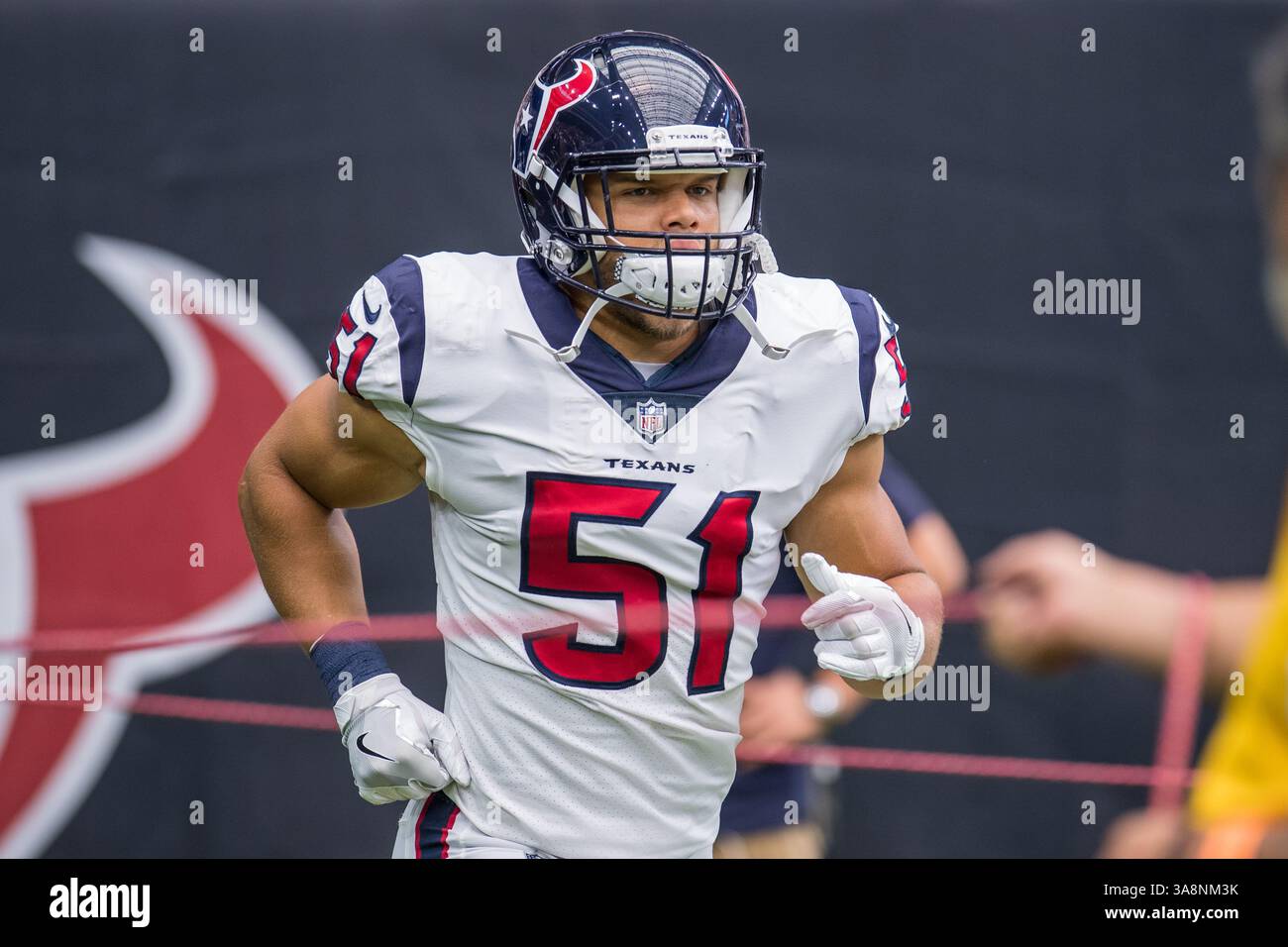 10 septembre 2017 : le linebacker Dylan Cole (51 ans) entre sur le peloton avant le début du 3e quart-temps d'un match de football NFL entre les Texans de Houston et les Jaguars de Jacksonville au NRG Stadium de Houston, Texas. Les Jaguars ont gagné le match 29...Trask Smith/CSM(Credit image : &copy ; Trask Smith/CSM via ZUMA Wire) Banque D'Images