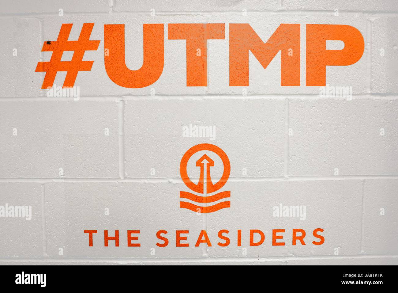 Blackpool, Royaume-Uni. 29 mars 2025. Logo #UTMP Seasiders dans la zone du tunnel lors du match de Sky Bet League 1 Blackpool vs Bolton Wanderers à Bloomfield Road, Blackpool, Royaume-Uni, 29 mars 2025 (photo par Mark Cosgrove/News images) à Blackpool, Royaume-Uni le 29/03/2025. (Photo de Mark Cosgrove/News images/SIPA USA) crédit : SIPA USA/Alamy Live News Banque D'Images Blackpool, Royaume-Uni. 29 mars 2025. Logo #UTMP Seasiders dans la zone du tunnel lors du match de Sky Bet League 1 Blackpool vs Bolton Wanderers à Bloomfield Road, Blackpool, Royaume-Uni, 29 mars 2025 (photo par Mark Cosgrove/News images) à Blackpool, Royaume-Uni le 29/03/2025. (Photo de Mark Cosgrove/News images/SIPA USA) crédit : SIPA USA/Alamy Live News Banque D'Images
