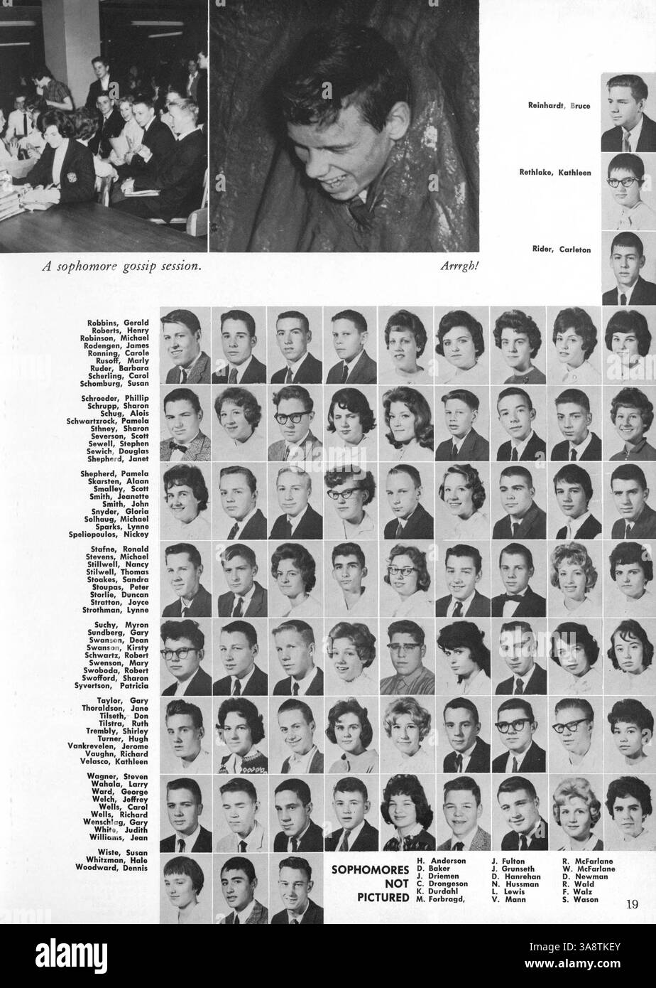 Le West High Yearbook 1961, Hesperian, capture les moments clés de la vie étudiante au cours de l'année académique 1960-1961, documentant les étudiants, les enseignants, les clubs, les sports, et des événements scolaires. Banque D'Images