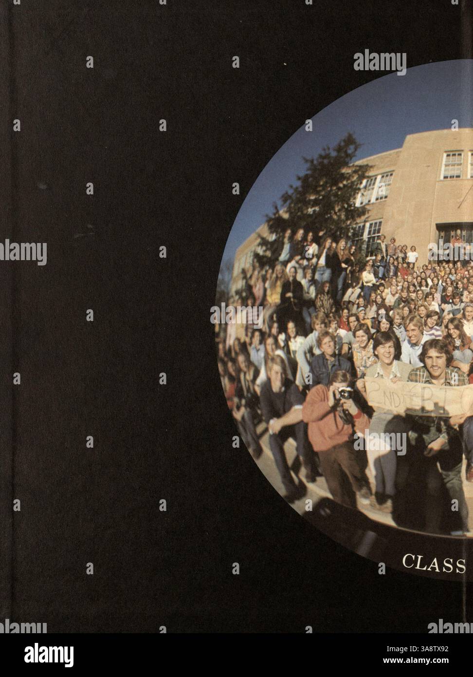 L'annuaire 'Wagistanian' de Southwest High School, 1976, présente les élèves, le personnel, les clubs, l'athlétisme et les événements clés de l'école, avec un accent sur l'histoire afro-américaine. Banque D'Images