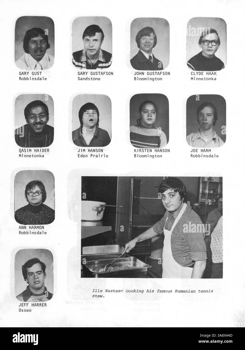 L'édition 1977 de l'annuaire Hawktale présente les faits saillants académiques, sportifs et sociaux du Cooperative School Rehabilitation Center, avec une attention particulière aux réalisations des étudiants et des professeurs. Banque D'Images