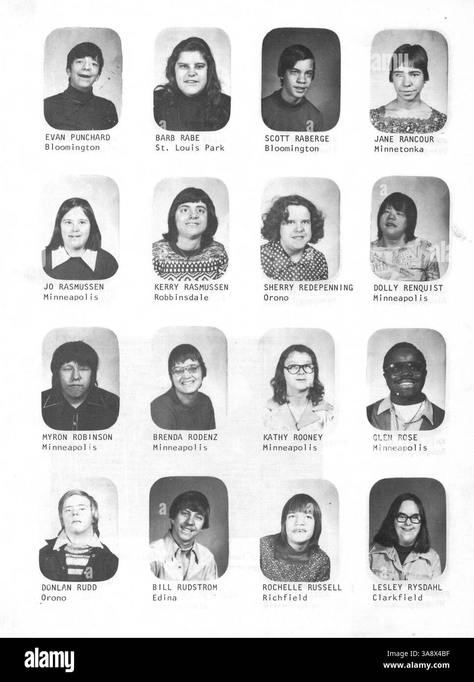 L’annuaire Hawktale 1977 offre un aperçu complet des faits saillants académiques, sportifs et parascolaires du Cooperative School Rehabilitation Center de l’année scolaire 1976-1977. Banque D'Images