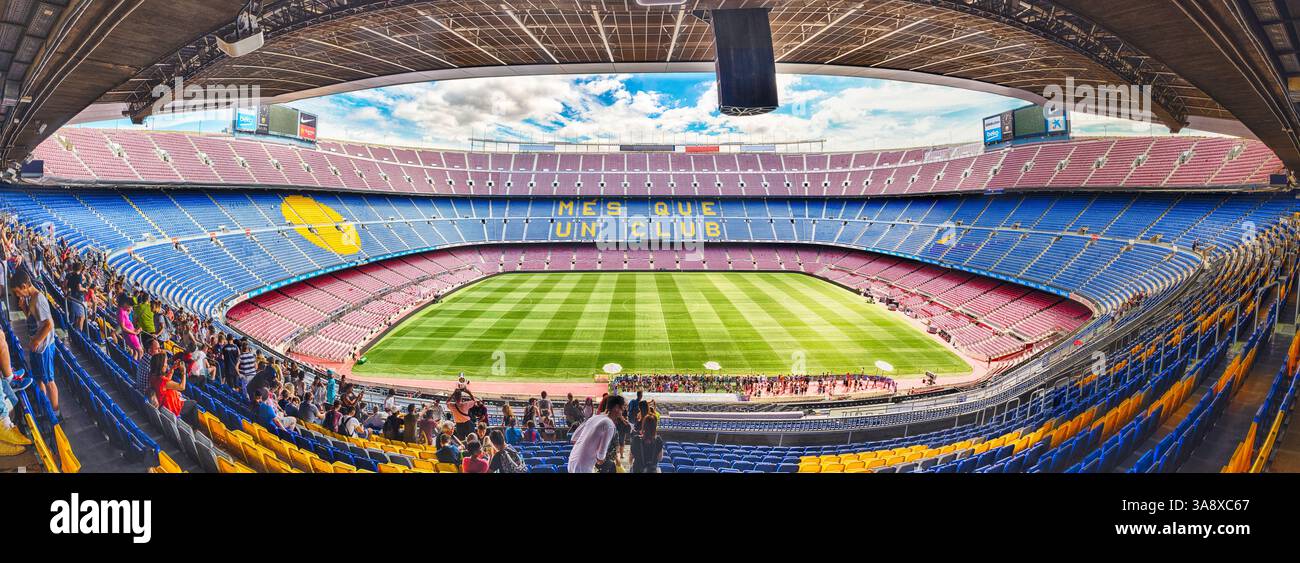 BARCELONE - AOÛT 11 : vue panoramique intérieure du stade Camp Nou, stade du FC Barcelone, Catalogne, Espagne, sur 11 août 2017. Avec une capacité de siège Banque D'Images