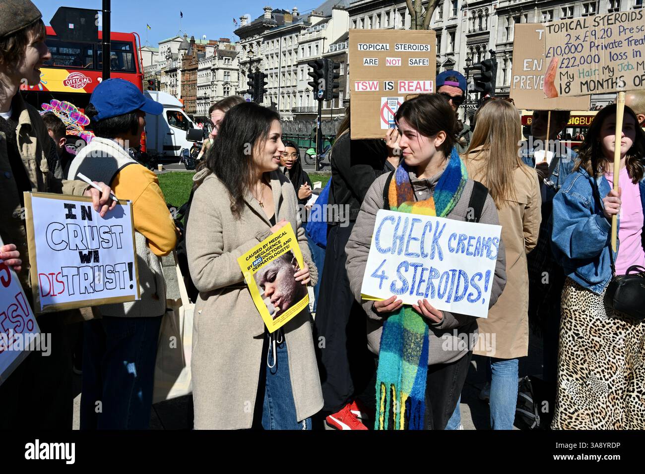 Londres, Royaume-Uni. Dites non à la manifestation Steroids sur la place du Parlement. Démonstration appelant à la révision des protocoles de prescription dans le NHS. Banque D'Images