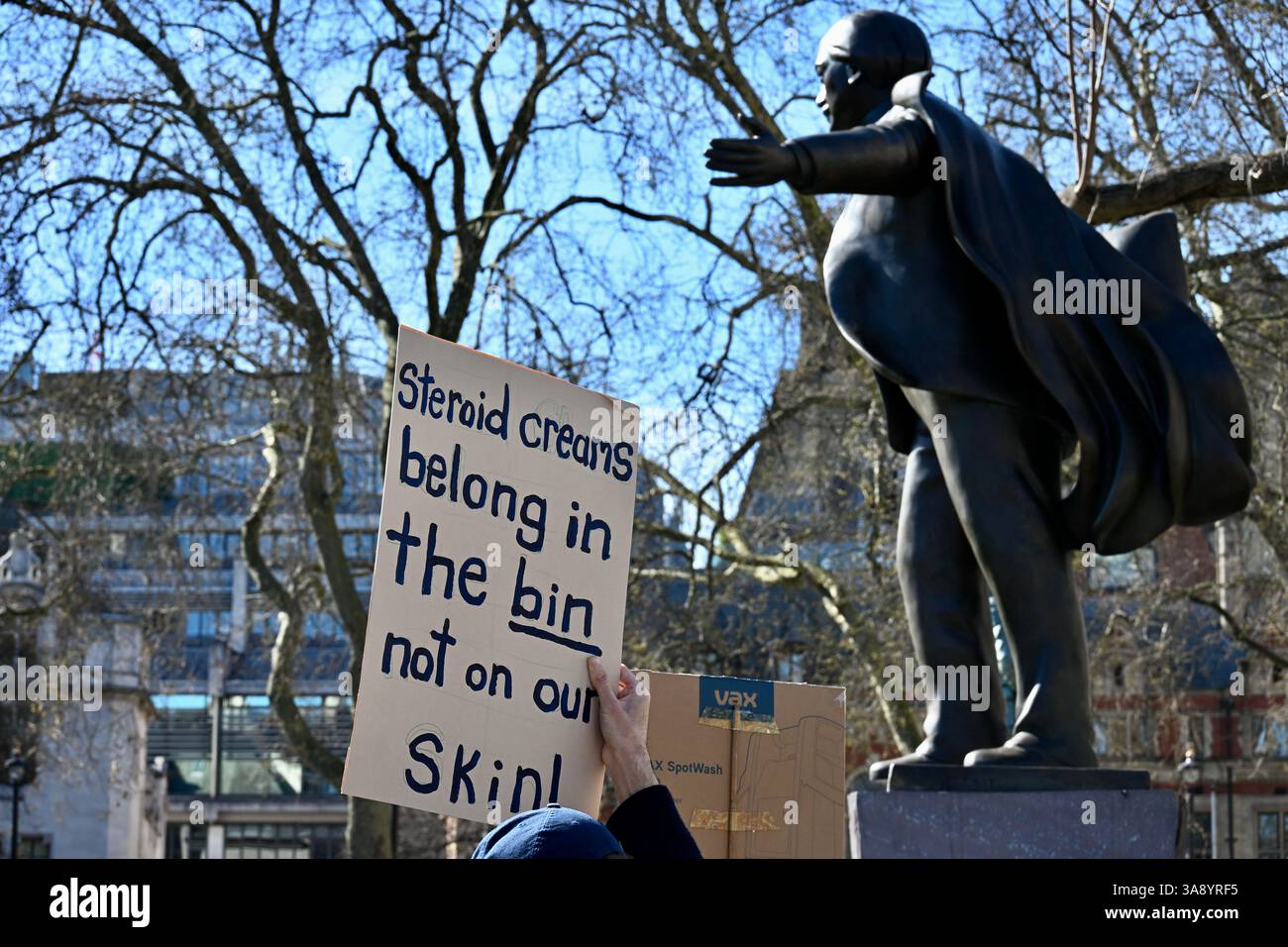 Londres, Royaume-Uni. Dites non à la manifestation Steroids sur la place du Parlement. Démonstration appelant à la révision des protocoles de prescription dans le NHS. Banque D'Images