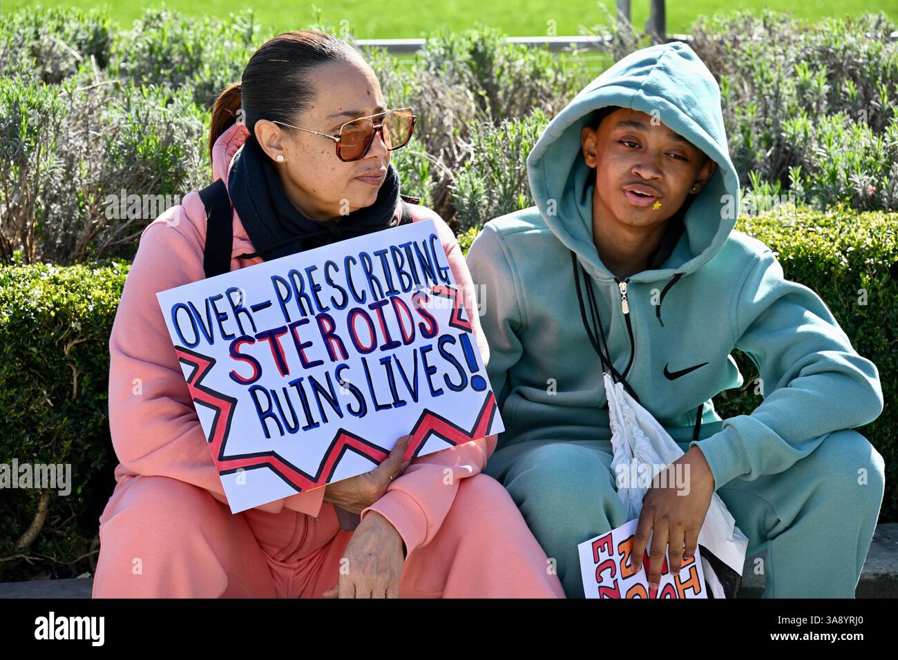 Londres, Royaume-Uni. Dites non à la manifestation Steroids sur la place du Parlement. Démonstration appelant à la révision des protocoles de prescription dans le NHS. Banque D'Images