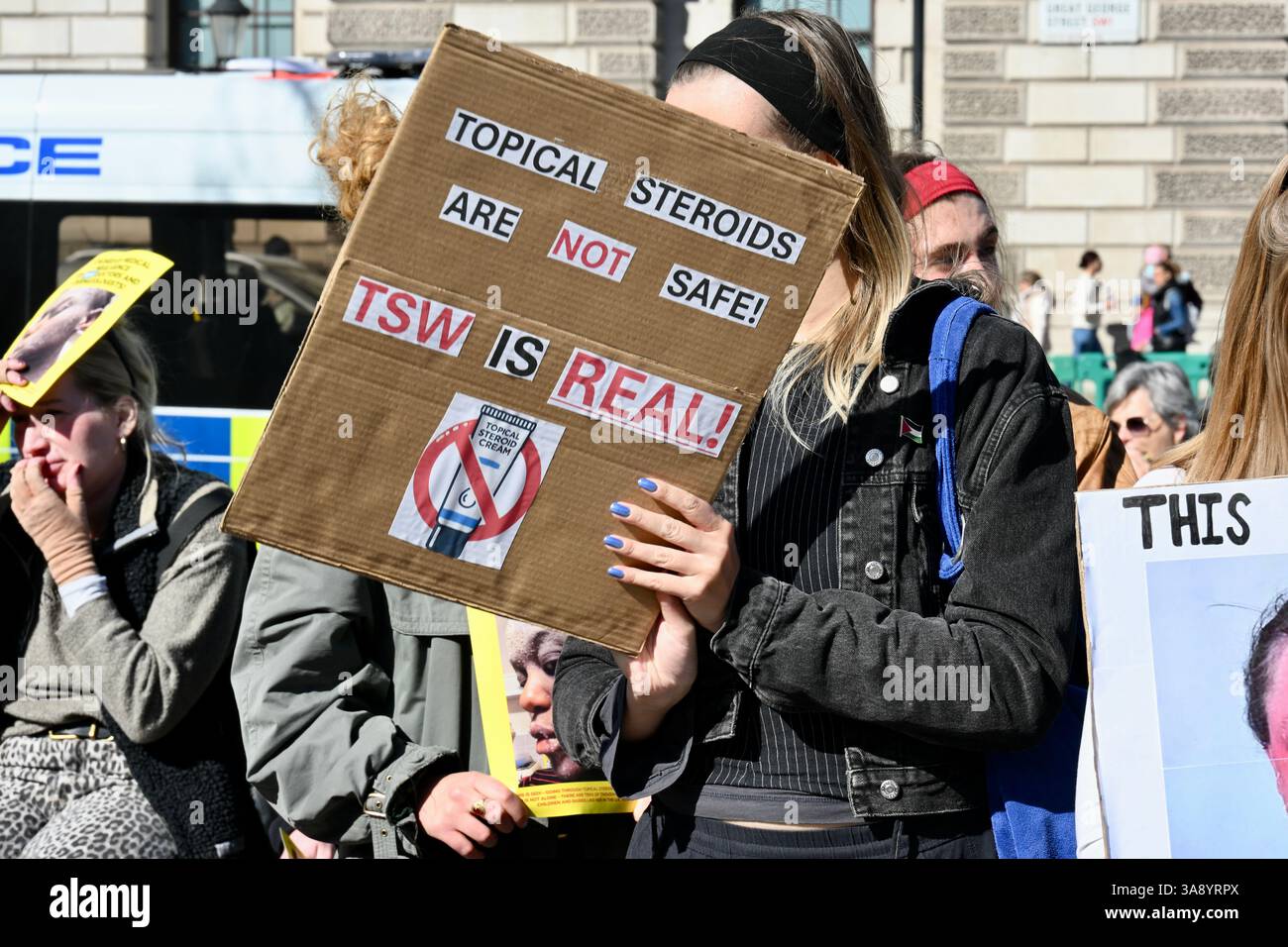 Londres, Royaume-Uni. Dites non à la manifestation Steroids sur la place du Parlement. Démonstration appelant à la révision des protocoles de prescription dans le NHS. Banque D'Images