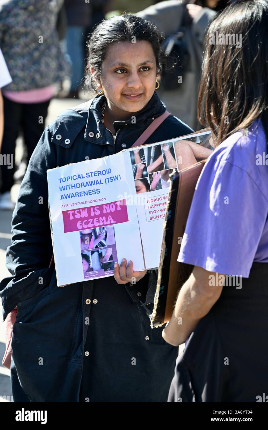 Londres, Royaume-Uni. Dites non à la manifestation Steroids sur la place du Parlement. Démonstration appelant à la révision des protocoles de prescription dans le NHS. Banque D'Images