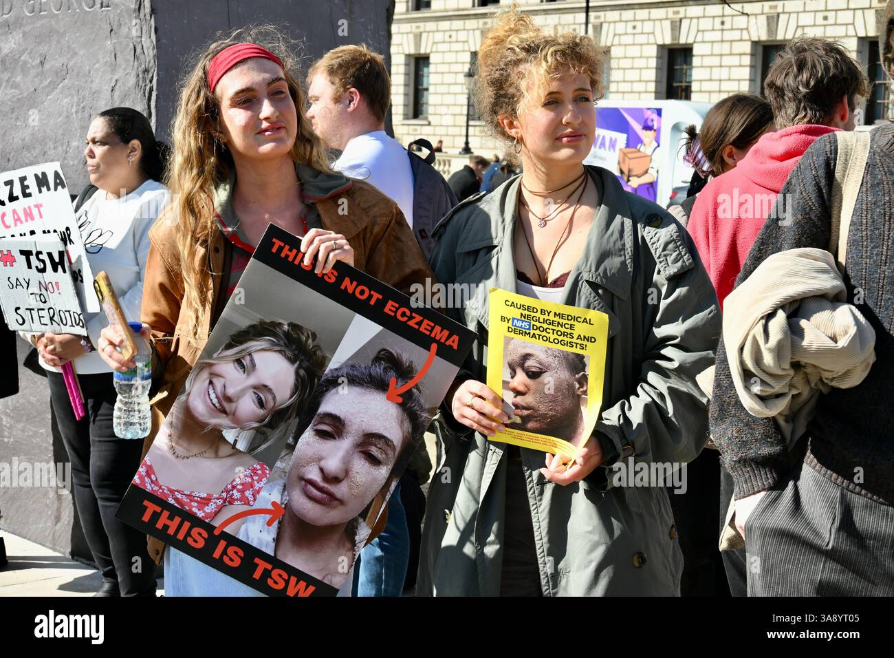 Londres, Royaume-Uni. Dites non à la manifestation Steroids sur la place du Parlement. Démonstration appelant à la révision des protocoles de prescription dans le NHS. Banque D'Images