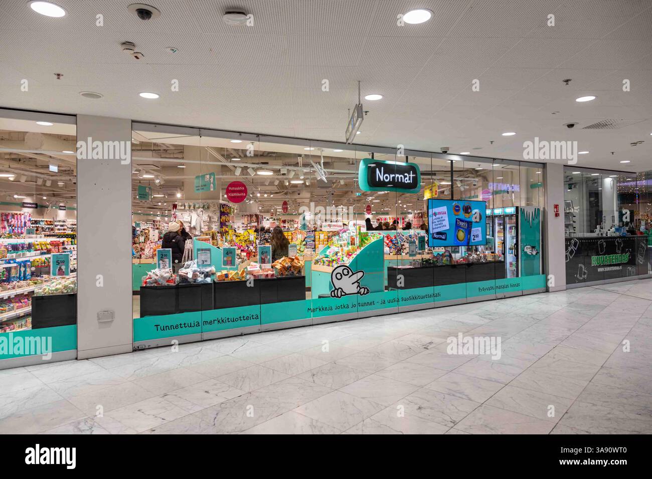 Magasin économique normal dans le centre commercial Forum à Helsinki, Finlande Banque D'Images