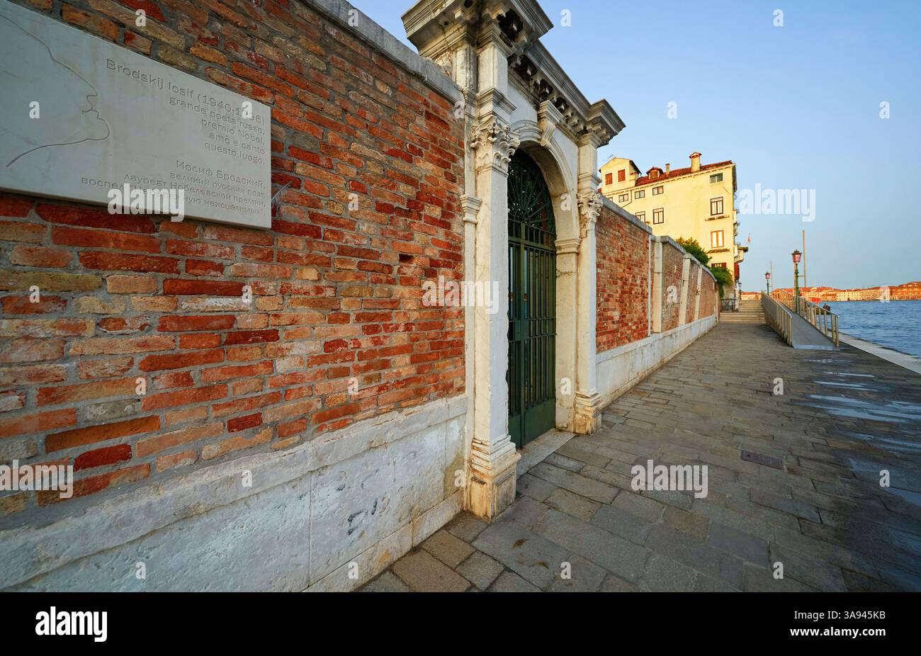 Sur les canaux de la ville, Venise, Italie Banque D'Images