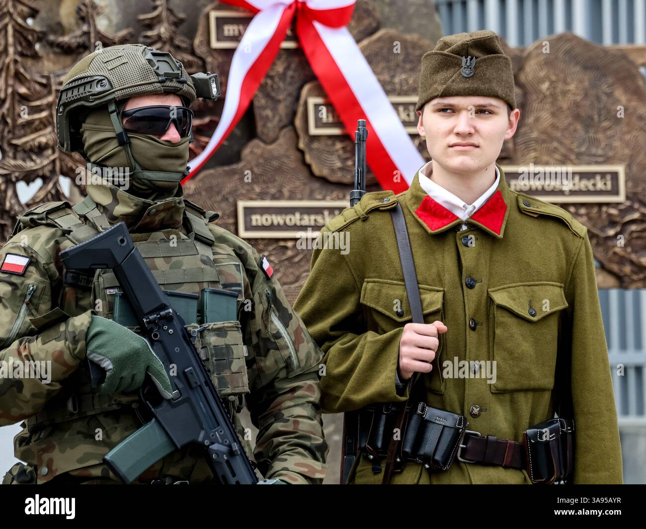 Limanowa, Pologne. 29 mars 2025. Les soldats de la Force de défense territoriale assistent à l’ouverture du complexe militaire du 114e Bataillon d’infanterie légère. La Force de défense territoriale (TDF), ou Wojska Obrony Terytorialnej (WOT), est la cinquième branche des forces armées polonaises, composée de soldats professionnels et volontaires à temps partiel, qui se concentrent sur la défense du territoire polonais et le soutien aux agences civiles en temps de paix. Crédit : SOPA images Limited/Alamy Live News Banque D'Images Limanowa, Pologne. 29 mars 2025. Les soldats de la Force de défense territoriale assistent à l’ouverture du complexe militaire du 114e Bataillon d’infanterie légère. La Force de défense territoriale (TDF), ou Wojska Obrony Terytorialnej (WOT), est la cinquième branche des forces armées polonaises, composée de soldats professionnels et volontaires à temps partiel, qui se concentrent sur la défense du territoire polonais et le soutien aux agences civiles en temps de paix. Crédit : SOPA images Limited/Alamy Live News Banque D'Images