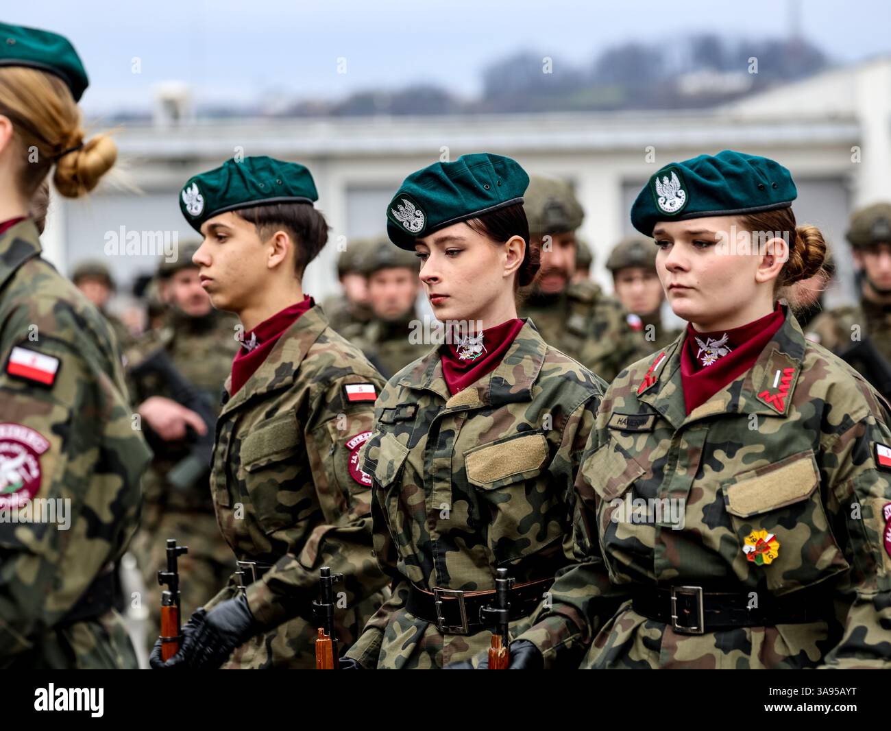 Limanowa, Pologne. 29 mars 2025. Les soldats de la Force de défense territoriale assistent à l’ouverture du complexe militaire du 114e Bataillon d’infanterie légère. La Force de défense territoriale (TDF), ou Wojska Obrony Terytorialnej (WOT), est la cinquième branche des forces armées polonaises, composée de soldats professionnels et volontaires à temps partiel, qui se concentrent sur la défense du territoire polonais et le soutien aux agences civiles en temps de paix. Crédit : SOPA images Limited/Alamy Live News Banque D'Images Limanowa, Pologne. 29 mars 2025. Les soldats de la Force de défense territoriale assistent à l’ouverture du complexe militaire du 114e Bataillon d’infanterie légère. La Force de défense territoriale (TDF), ou Wojska Obrony Terytorialnej (WOT), est la cinquième branche des forces armées polonaises, composée de soldats professionnels et volontaires à temps partiel, qui se concentrent sur la défense du territoire polonais et le soutien aux agences civiles en temps de paix. Crédit : SOPA images Limited/Alamy Live News Banque D'Images