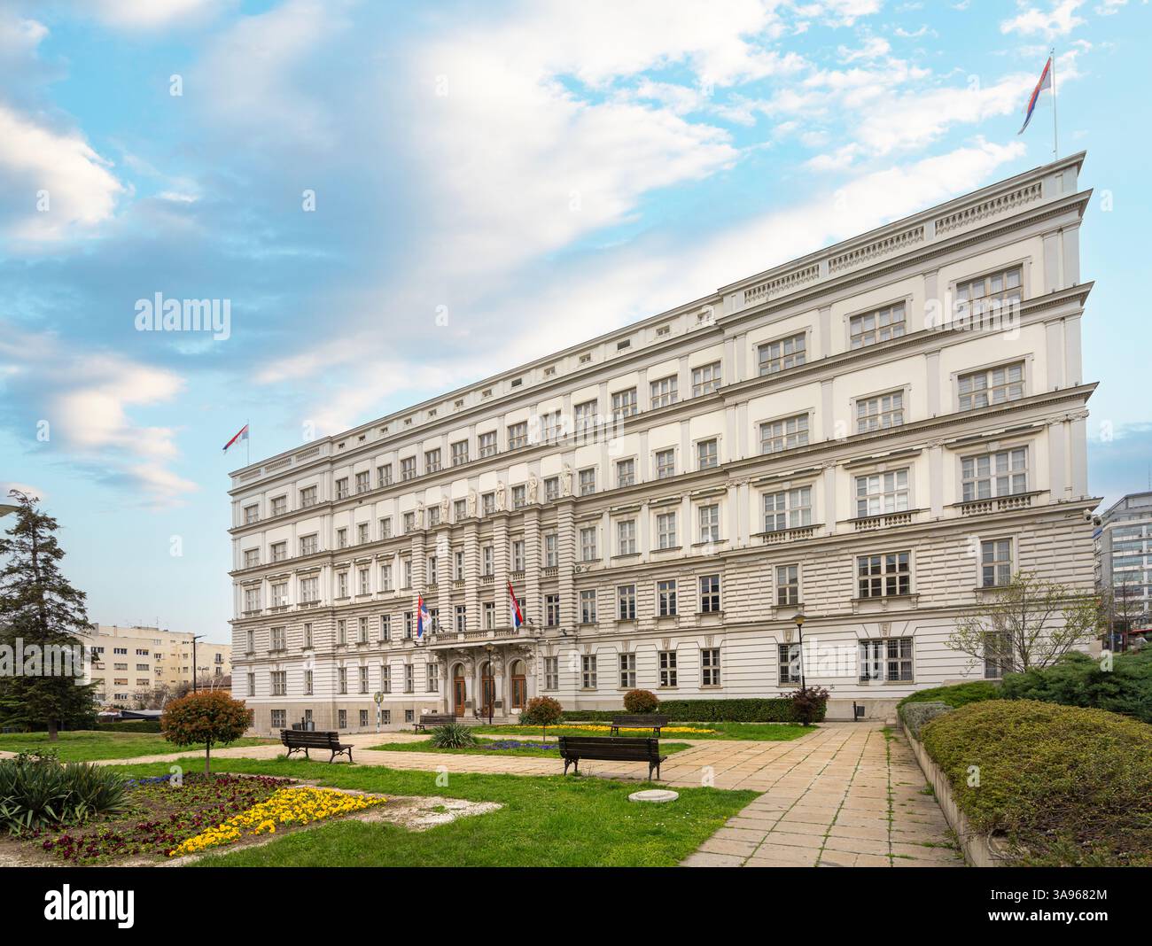 Belgrade, Serbie. 22 mars 2025. vue extérieure du bâtiment du ministère des finances dans le centre-ville Banque D'Images