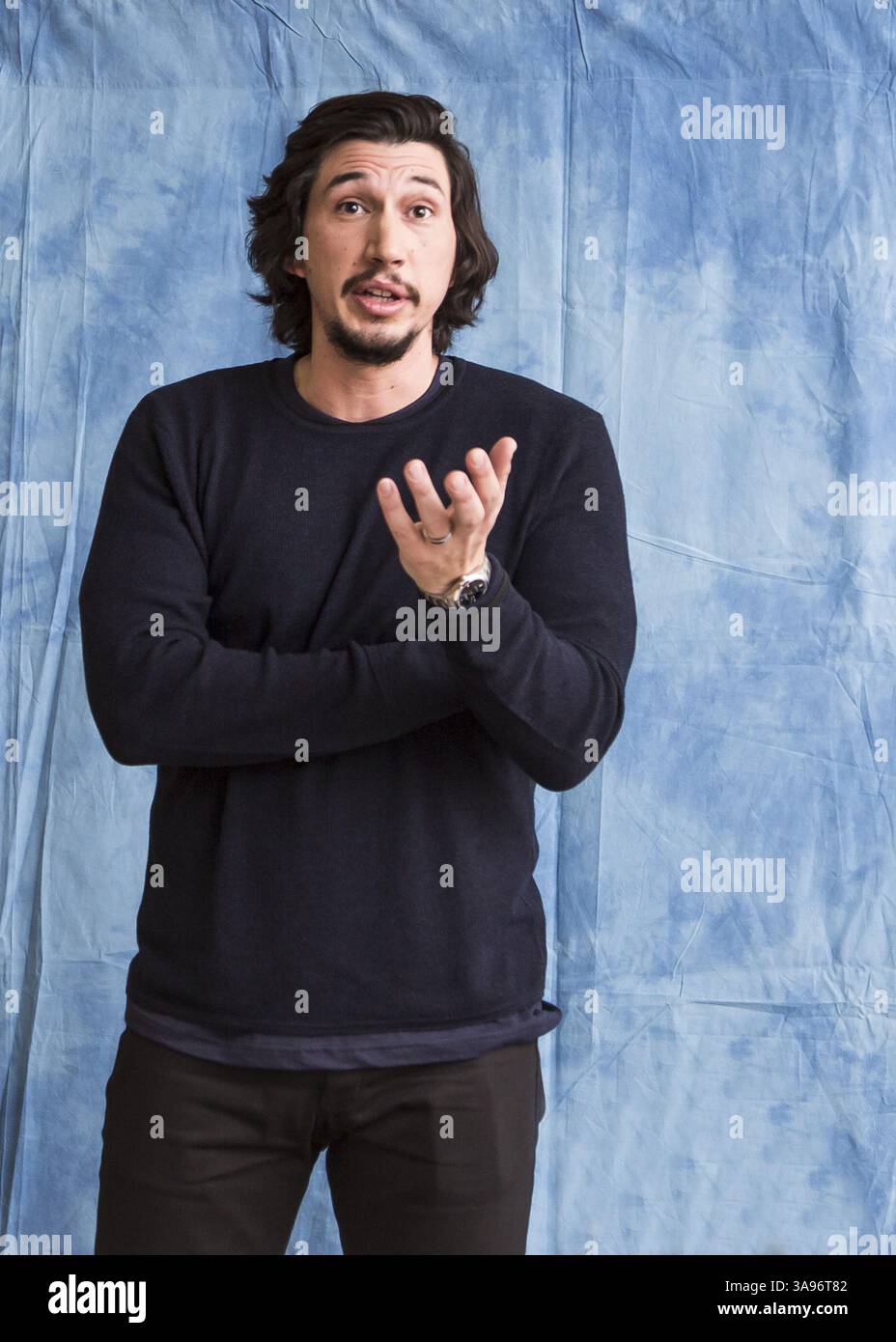 6 décembre 2016 - Hollywood, Californie, États-Unis - Adam Driver dans le rôle de Kylo Ren dans le nouveau film "Star Wars the Last Jedi" à sortir le 15 décembre 2017. Adam Driver fait la promotion de « Star Wars : la Force se réveille ». Adam Douglas Driver Adam Douglas Driver (né le 19 novembre 1983) est un acteur américain. Driver a reçu trois nominations consécutives pour le Primetime Emmy Award pour son rôle exceptionnel dans un second rôle dans une série de comédies. À venir : Annette (2018), L'homme qui a tué Don Quichotte (2018), Star Wars : Episode VIII (2017), Logan Lucky (2017). (Crédit image : © Armando Gallo/ZUMA Studio) Banque D'Images