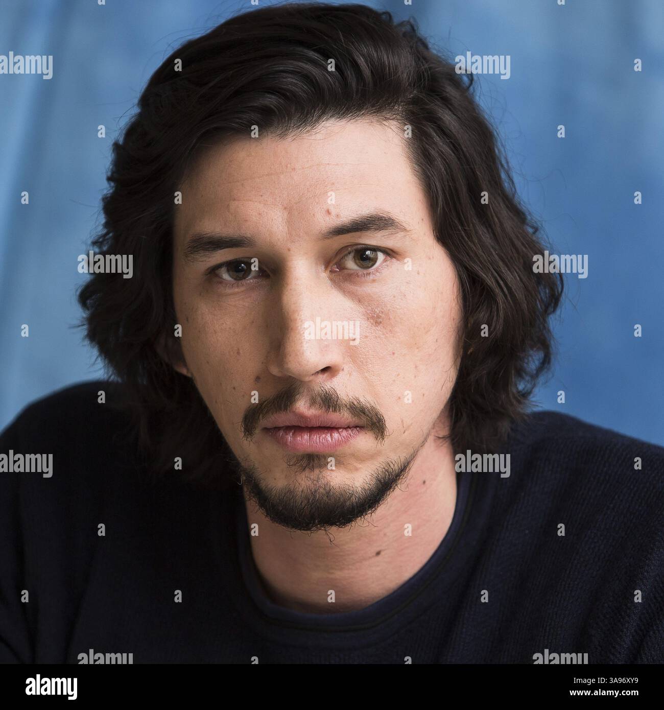 6 décembre 2016 - Hollywood, Californie, États-Unis - Adam Driver dans le rôle de Kylo Ren dans le nouveau film "Star Wars the Last Jedi" à sortir le 15 décembre 2017. Adam Driver fait la promotion de « Star Wars : la Force se réveille ». Adam Douglas Driver Adam Douglas Driver (né le 19 novembre 1983) est un acteur américain. Driver a reçu trois nominations consécutives pour le Primetime Emmy Award pour son rôle exceptionnel dans un second rôle dans une série de comédies. À venir : Annette (2018), L'homme qui a tué Don Quichotte (2018), Star Wars : Episode VIII (2017), Logan Lucky (2017). (Crédit image : © Armando Gallo/ZUMA Studio) Banque D'Images