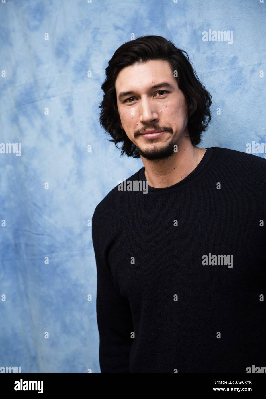 6 décembre 2016 - Hollywood, Californie, États-Unis - Adam Driver dans le rôle de Kylo Ren dans le nouveau film "Star Wars the Last Jedi" à sortir le 15 décembre 2017. Adam Driver fait la promotion de « Star Wars : la Force se réveille ». Adam Douglas Driver Adam Douglas Driver (né le 19 novembre 1983) est un acteur américain. Driver a reçu trois nominations consécutives pour le Primetime Emmy Award pour son rôle exceptionnel dans un second rôle dans une série de comédies. À venir : Annette (2018), L'homme qui a tué Don Quichotte (2018), Star Wars : Episode VIII (2017), Logan Lucky (2017). (Crédit image : © Armando Gallo/ZUMA Studio) Banque D'Images