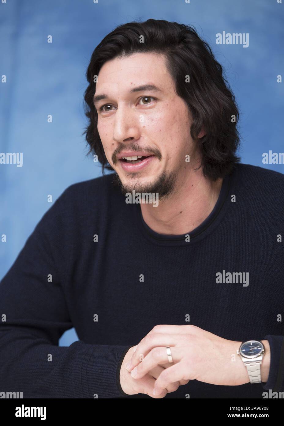 6 décembre 2016 - Hollywood, Californie, États-Unis - Adam Driver dans le rôle de Kylo Ren dans le nouveau film "Star Wars the Last Jedi" à sortir le 15 décembre 2017. Adam Driver fait la promotion de « Star Wars : la Force se réveille ». Adam Douglas Driver Adam Douglas Driver (né le 19 novembre 1983) est un acteur américain. Driver a reçu trois nominations consécutives pour le Primetime Emmy Award pour son rôle exceptionnel dans un second rôle dans une série de comédies. À venir : Annette (2018), L'homme qui a tué Don Quichotte (2018), Star Wars : Episode VIII (2017), Logan Lucky (2017). (Crédit image : © Armando Gallo/ZUMA Studio) Banque D'Images