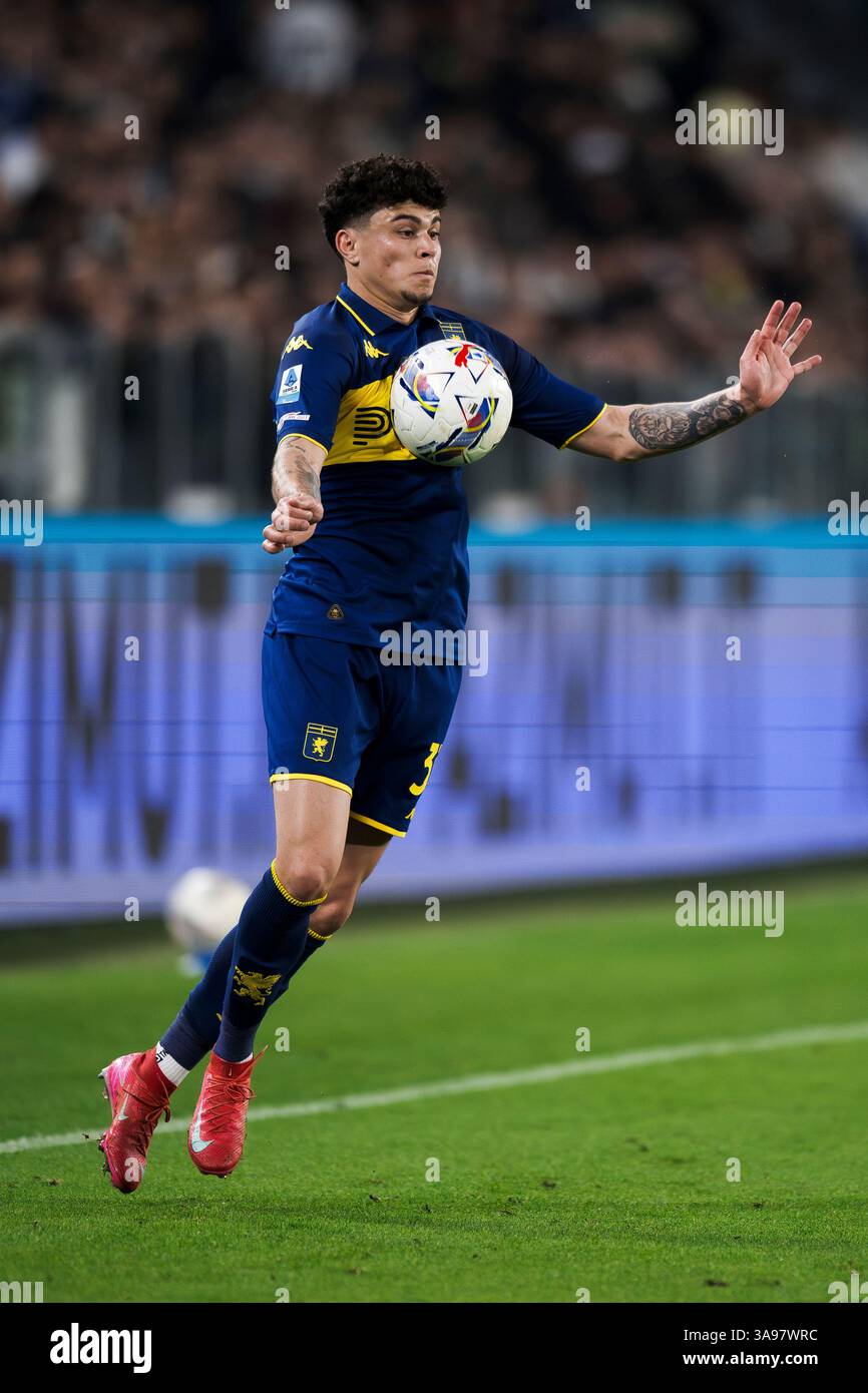 Turin, Italie. 29 mars 2025. Alan Matturro du CFC de Gênes en action lors du match de Serie A entre la Juventus FC et le CFC de Gênes. Crédit : Nicolò Campo/Alamy Live News Banque D'Images
