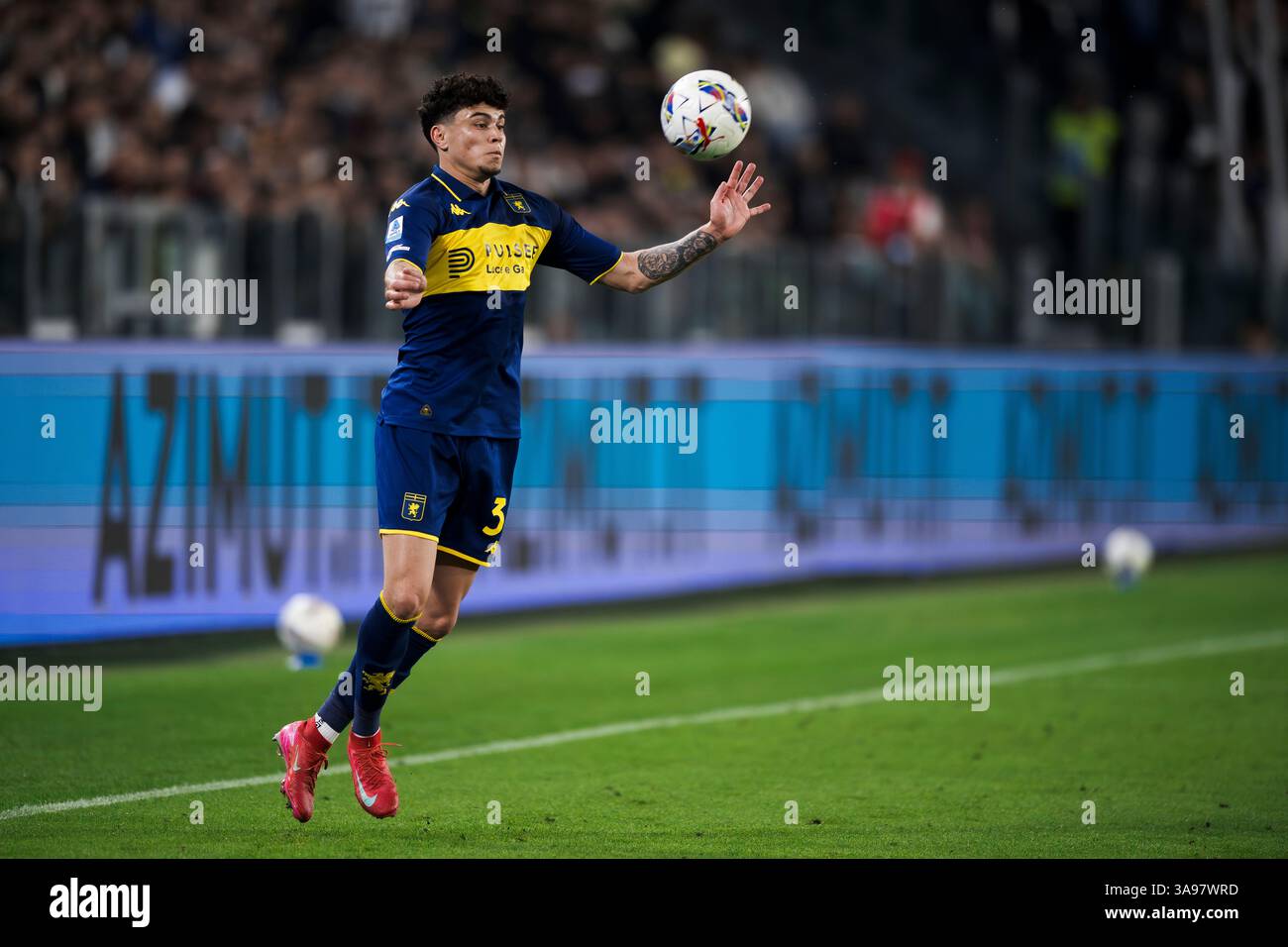 Turin, Italie. 29 mars 2025. Alan Matturro du CFC de Gênes en action lors du match de Serie A entre la Juventus FC et le CFC de Gênes. Crédit : Nicolò Campo/Alamy Live News Banque D'Images
