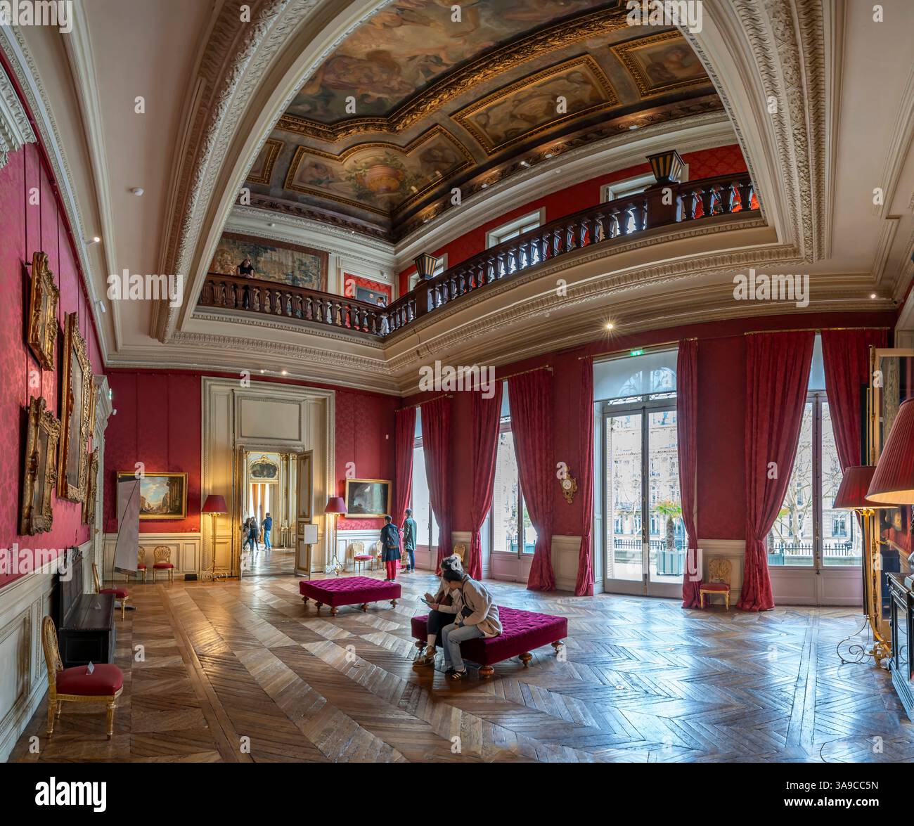 Paris, France - 03 22 2025 : Musée André Jacquemart. Vue panoramique sur la salle de musique et son balcon depuis la vue de dessus du musée Banque D'Images